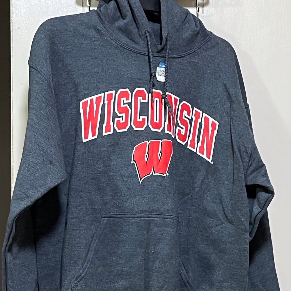 SELLING GILDAN HOODIE JACKET SIZE M  COLOR GRAY LONG SLEEVE